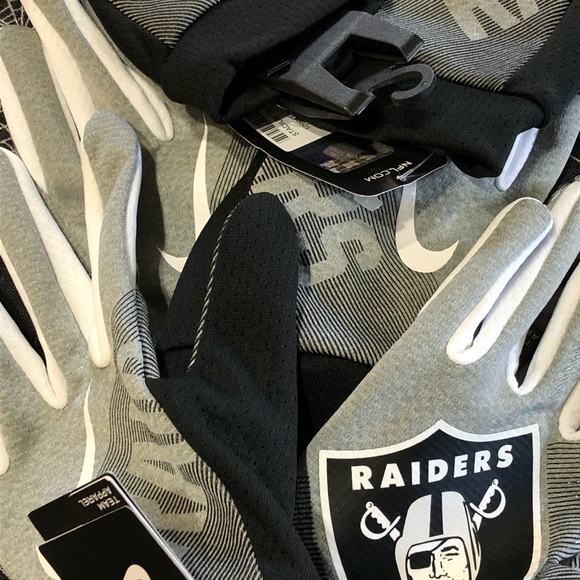 NWT 2015 OAKLAND RAIDERS LAS VEGAS STADIUM GLOVES - Picture 8 of 8
